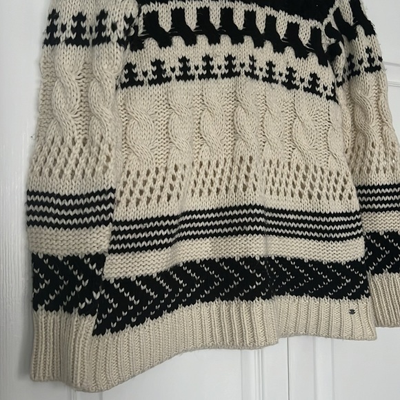 American Eagle Outfitters Black and Cream Knit Sweater - Picture 2 of 7